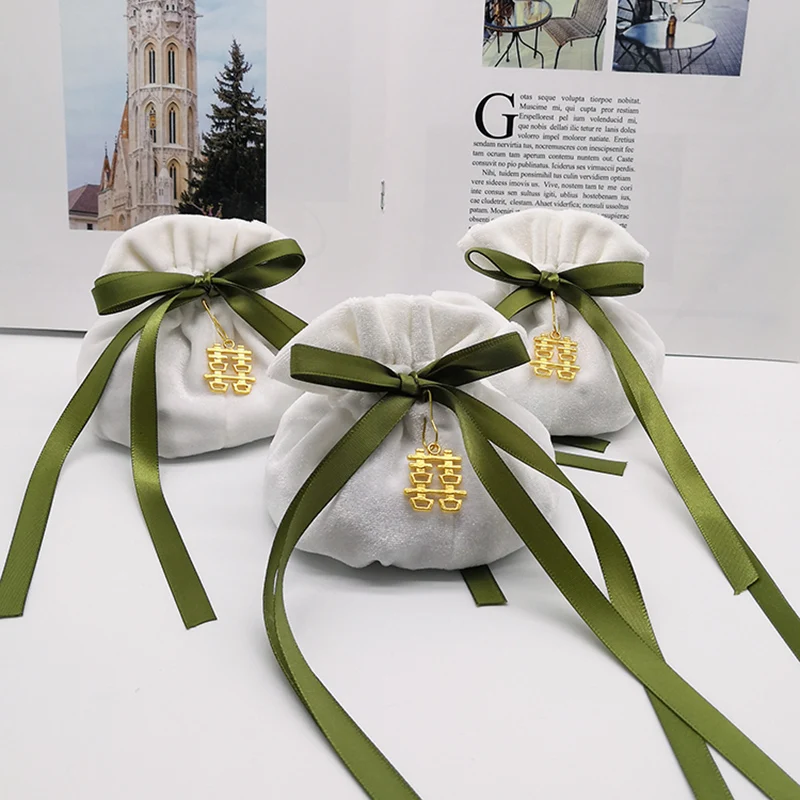 1pcs11x15cm белый зеленый круглый низ бархат свадьба конфеты мешочек для украшений кисточкой + металлический шнурок Упаковка кошелек; подарочна...
1pcs11x15cm белый зеленый круглый низ бархат свадьба конфеты мешочек для украшений кисточкой + металлический шнурок Упаковка кошелек; подарочна...