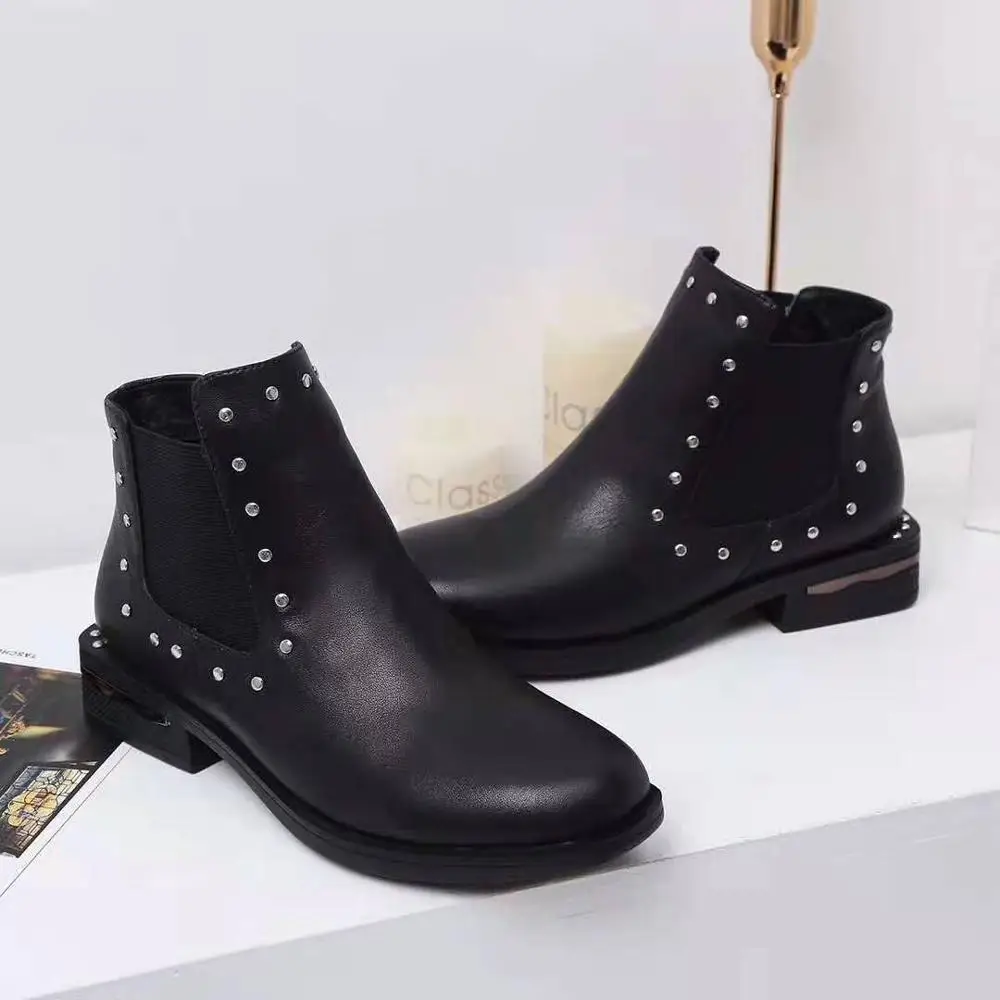 2019 New Foreign Trade Short Boots Female leather British Martin Boots Rivet Thick Heel And Bare Boots Autumn And Winter
2019 New Foreign Trade Short Boots Female leather British Martin Boots Rivet Thick Heel And Bare Boots Autumn And Winter