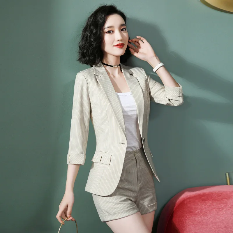 Women's suit spring and autumn new fashion seven-point sleeves striped suit wild shorts temperament women's two-piece suit
Women's suit spring and autumn new fashion seven-point sleeves striped suit wild shorts temperament women's two-piece suit