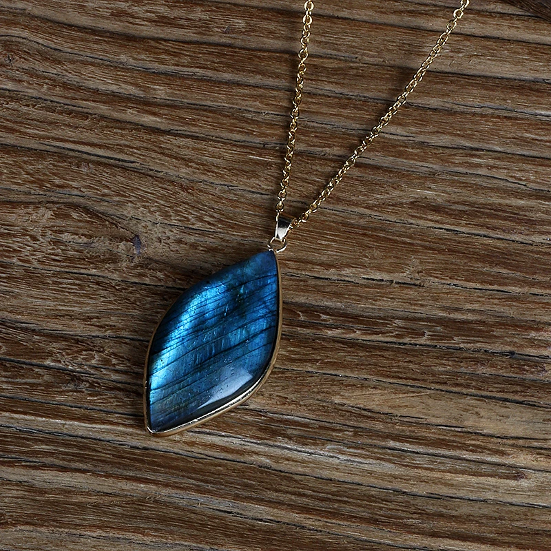 Natural Energy Labradorite Pendant Necklaces Crystal Gem Mineral Leaf Shape Pendant Healing Meditation Fashion Accessories Gift
Natural Energy Labradorite Pendant Necklaces Crystal Gem Mineral Leaf Shape Pendant Healing Meditation Fashion Accessories Gift