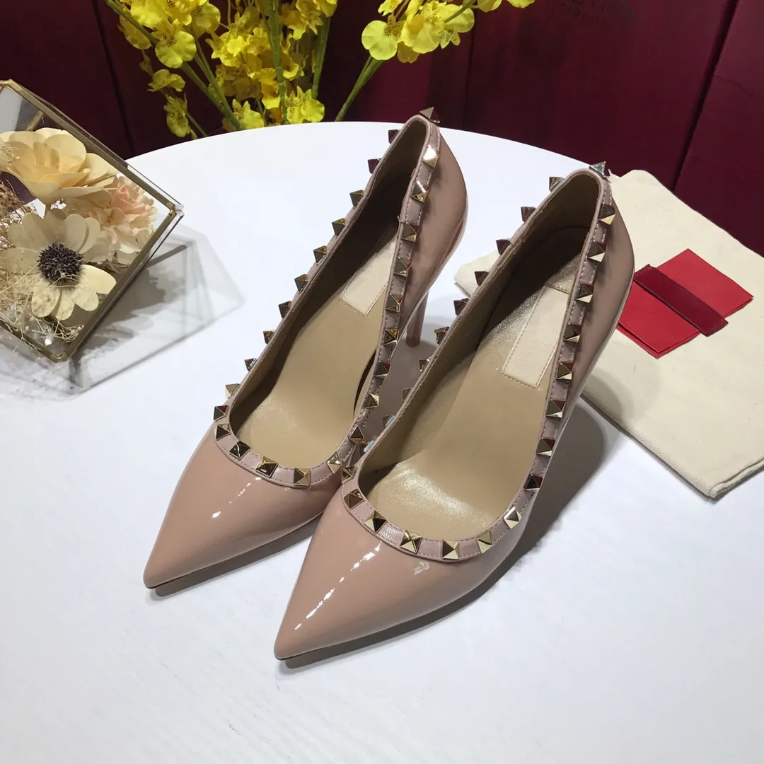 Luxury Brand 2021 New Women Wedding Shoes V Rivet Pointed High Heels Spring Women Genuine Leather Black Pump High Quality
Luxury Brand 2021 New Women Wedding Shoes V Rivet Pointed High Heels Spring Women Genuine Leather Black Pump High Quality