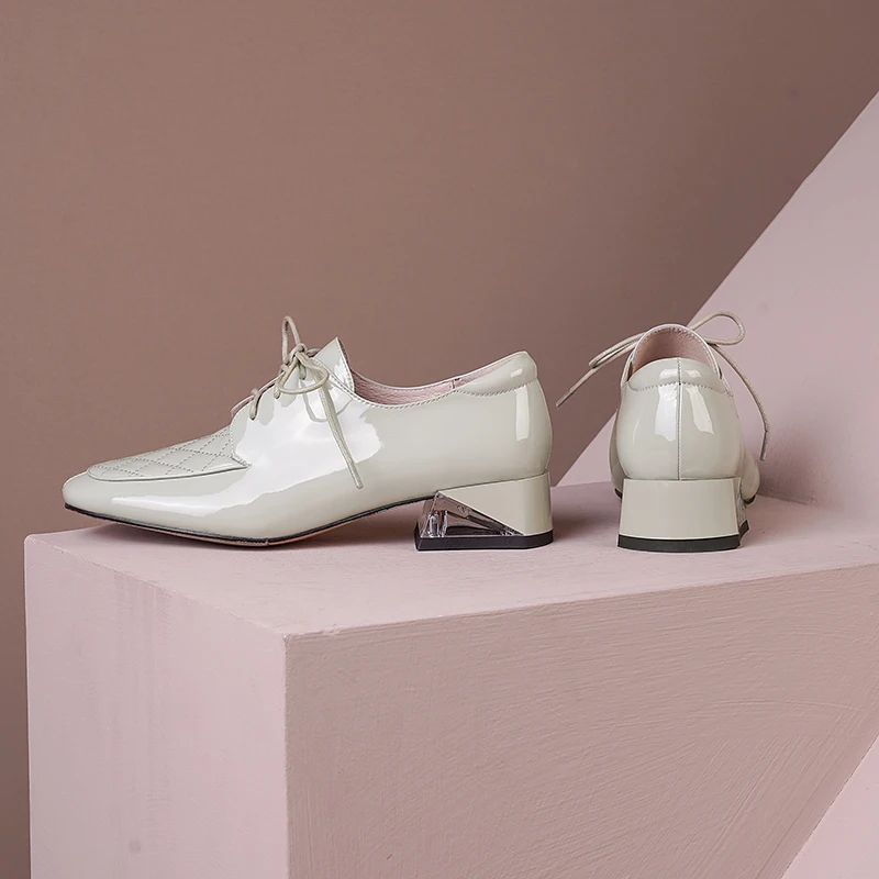 INS HOT women pumps natural leather plus size 22-25.5cm length European and American Cow patent leather shoes for women Fashion
INS HOT women pumps natural leather plus size 22-25.5cm length European and American Cow patent leather shoes for women Fashion