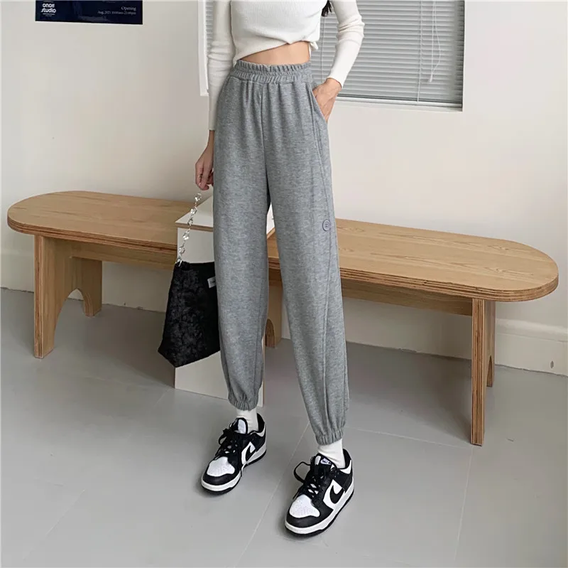 3237 High-waisted, wide-legged, loose-fitting sports and leisure harem pants 
3237 High-waisted, wide-legged, loose-fitting sports and leisure harem pants
