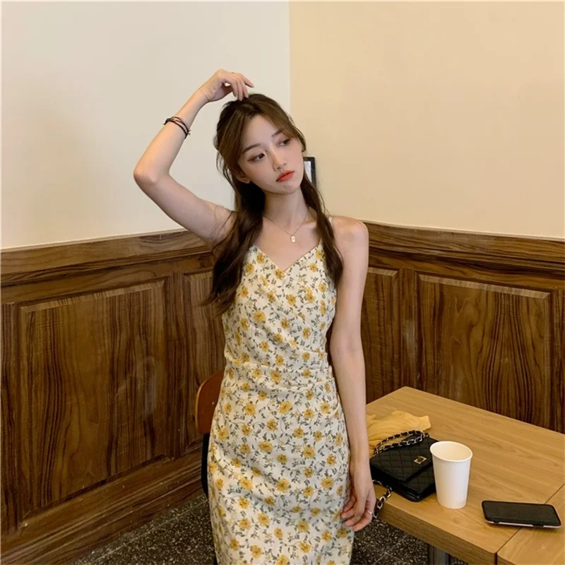 2021 French Sexy High Street Beach Summer Korean Dress New Sweet Floral Dress Women Elegant Strap Party Midi Kawaii Dress
2021 French Sexy High Street Beach Summer Korean Dress New Sweet Floral Dress Women Elegant Strap Party Midi Kawaii Dress