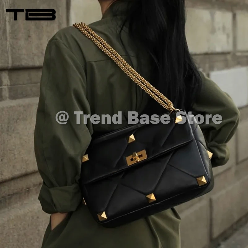Trend Base Women's Unique Fashion Design Chain Single Shoulder Messenger Square Bag
Trend Base Women's Unique Fashion Design Chain Single Shoulder Messenger Square Bag