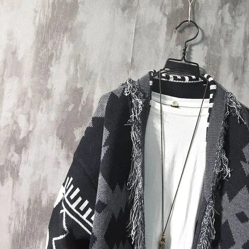 Japanese lazy wind sweater men's and women's loose cardigan New Street retro hole Cat must knit long sleeve jacket bf
Japanese lazy wind sweater men's and women's loose cardigan New Street retro hole Cat must knit long sleeve jacket bf