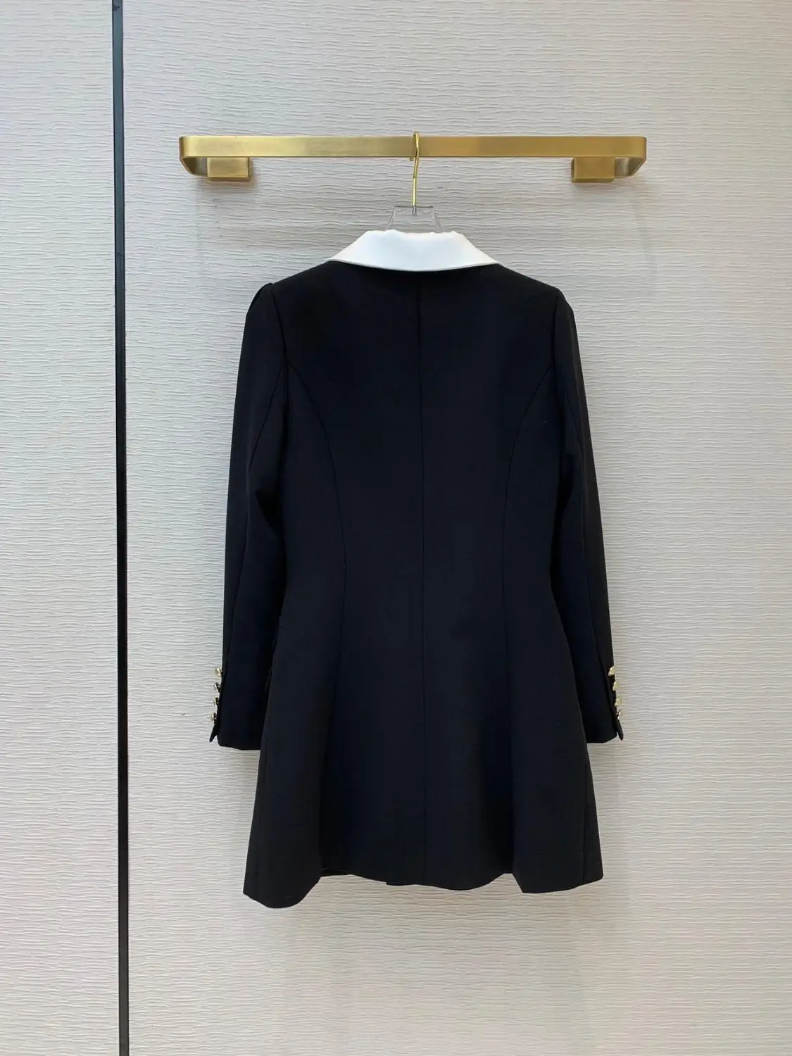 Autumn 2020 new women's White arc Lapel dress Shoulder pad single breasted Show thin grace
Autumn 2020 new women's White arc Lapel dress Shoulder pad single breasted Show thin grace