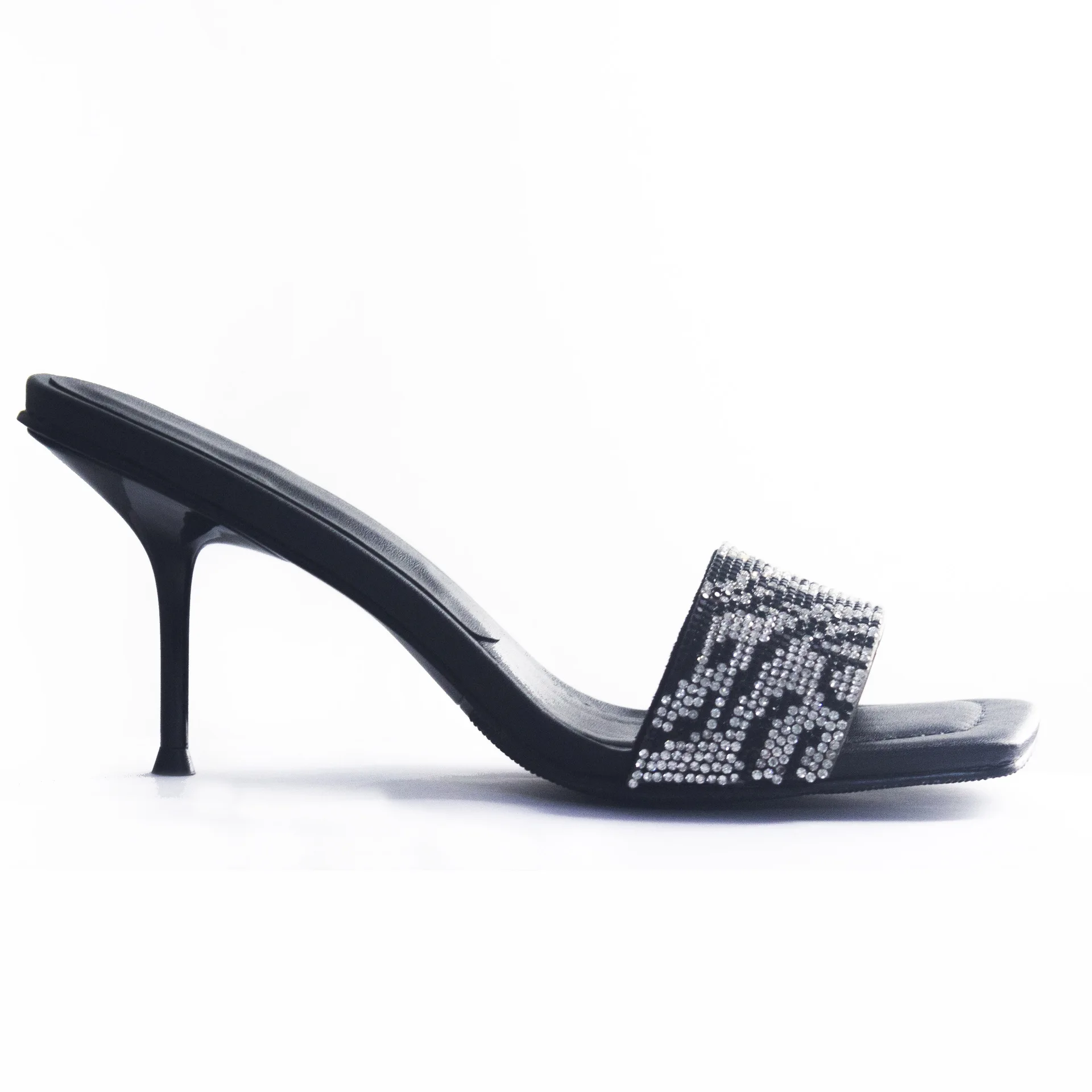 leather King 2021 summer new Korean leisure one line women's sandals with Rhinestones
leather King 2021 summer new Korean leisure one line women's sandals with Rhinestones