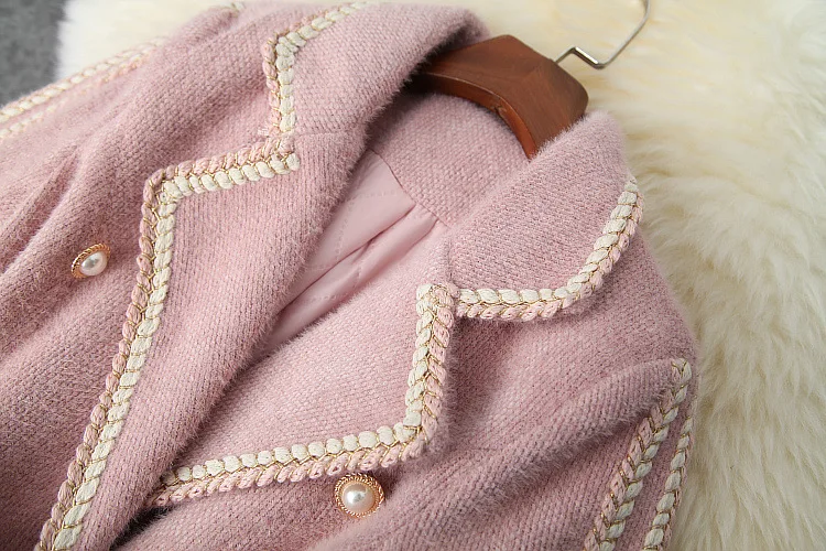 European and American women's wear 2020 winter new style Long sleeves and double breasted lace-up Fashion imitation sable coat
European and American women's wear 2020 winter new style Long sleeves and double breasted lace-up Fashion imitation sable coat