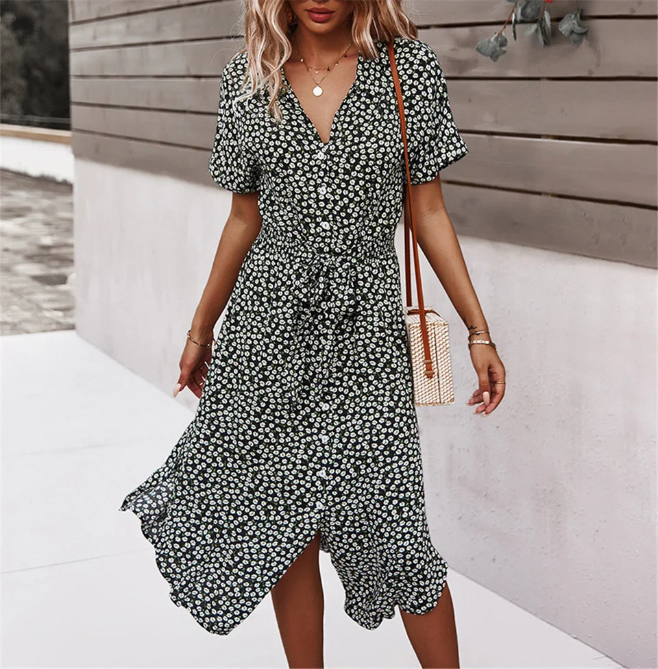 Женское винтажное платье-макси с цветочным принтом, повседневное облегающее пляжное платье на пуговицах, с завышенной талией в богемном ст...
Женское винтажное платье-макси с цветочным принтом, повседневное облегающее пляжное платье на пуговицах, с завышенной талией в богемном ст...