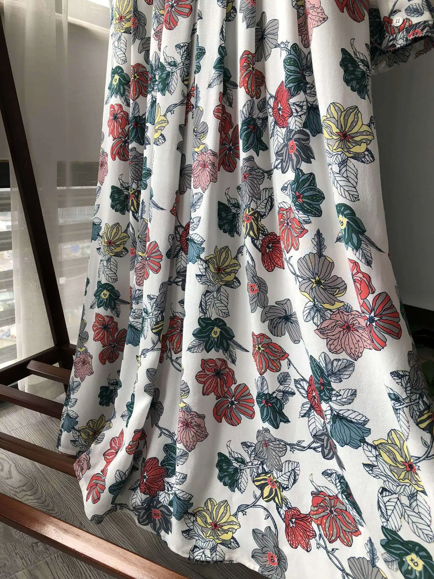 100% Viscose Midi Dress Women V-neck Long Sleeve Floral Printing Buttons Pleated Loose Robes for Holiday
100% Viscose Midi Dress Women V-neck Long Sleeve Floral Printing Buttons Pleated Loose Robes for Holiday