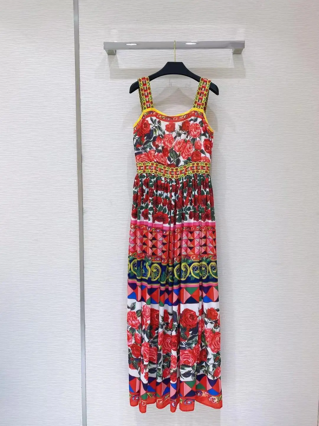 2021 Autumn Runway Beach Boho Long Dress Women Spaghetti Strap Floral Print Slash Neck Diamonds Holiday Elegant Dresses
2021 Autumn Runway Beach Boho Long Dress Women Spaghetti Strap Floral Print Slash Neck Diamonds Holiday Elegant Dresses