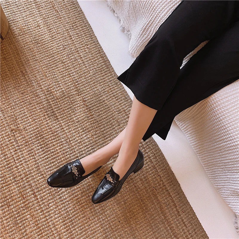 CONASCO Spring New Classic Retro Women Pumps Genuine Leather Loafers Shoes Office Casual Metal Chain Thick Heels Shoes Woman
CONASCO Spring New Classic Retro Women Pumps Genuine Leather Loafers Shoes Office Casual Metal Chain Thick Heels Shoes Woman