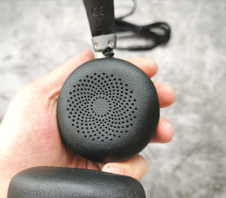 hifi headphone 32ohms 111db Female poison High resolution 
hifi headphone 32ohms 111db Female poison High resolution