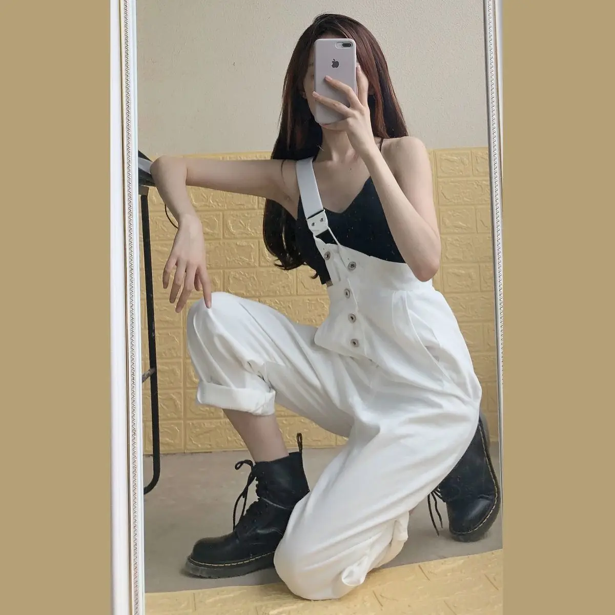 One-shoulder overalls women jeans 2021 spring and summer new black and white pants loose and thin high-waisted wide-leg pants
One-shoulder overalls women jeans 2021 spring and summer new black and white pants loose and thin high-waisted wide-leg pants