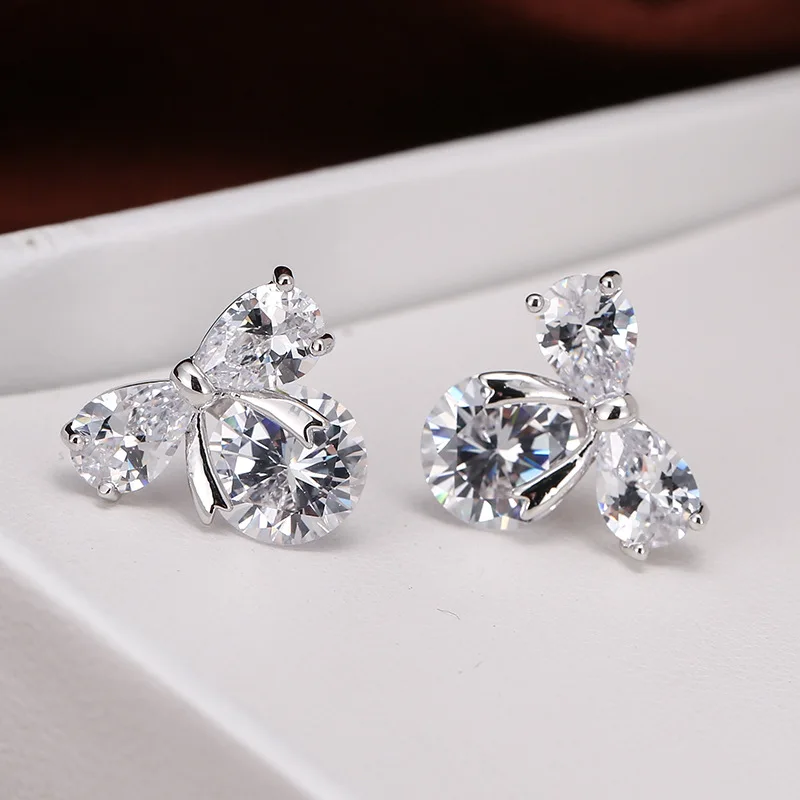 DE323 Street Series Fashion Exquisite Copper Zircon Creative Bow Stud Earrings Girls Gift Evening Woman Jewelry Stud Earrings
DE323 Street Series Fashion Exquisite Copper Zircon Creative Bow Stud Earrings Girls Gift Evening Woman Jewelry Stud Earrings