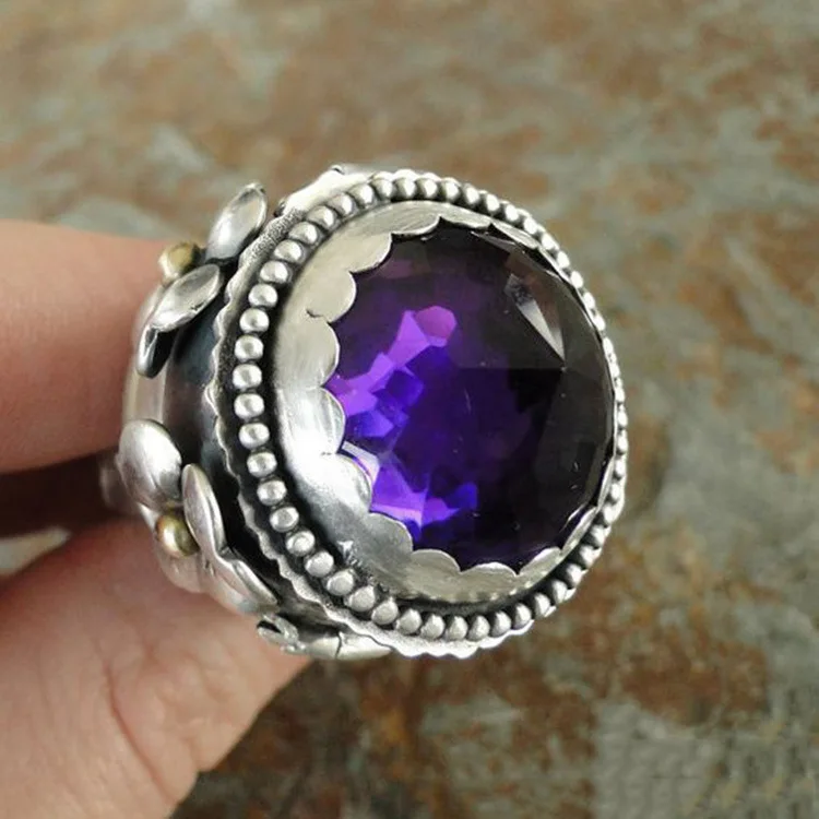 Unisex Men's and Women's Same Ring Retro Style Round Purple Crystal Flower Ring Simple Creative Fashion Temperament Ring
Unisex Men's and Women's Same Ring Retro Style Round Purple Crystal Flower Ring Simple Creative Fashion Temperament Ring