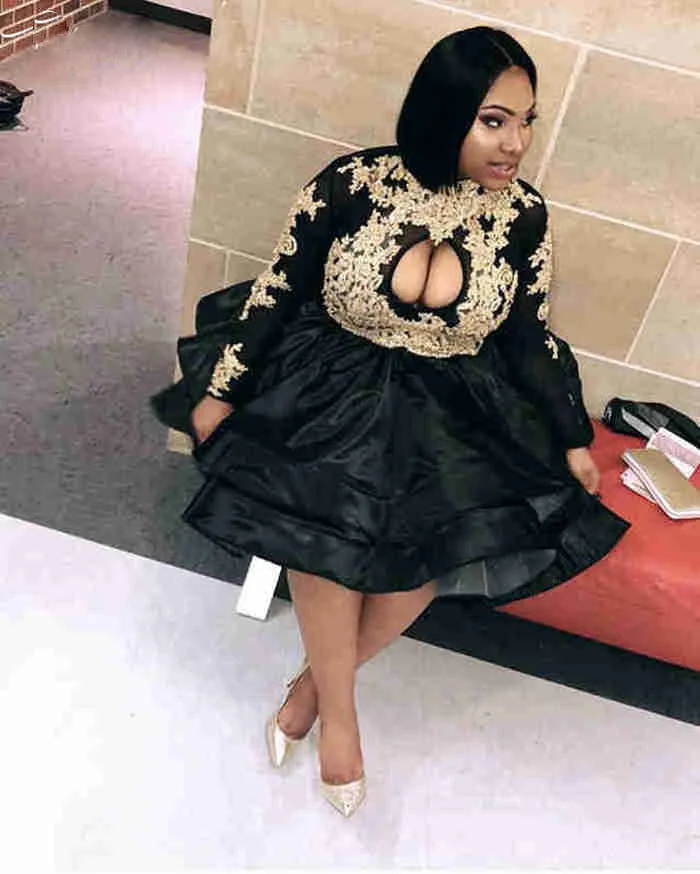 Cute High Neck Long Sleeve Gold Lace African Black Satin Elegant Girl Short Prom Dresses 2020 Open Bust Graduatin Party Dress
Cute High Neck Long Sleeve Gold Lace African Black Satin Elegant Girl Short Prom Dresses 2020 Open Bust Graduatin Party Dress