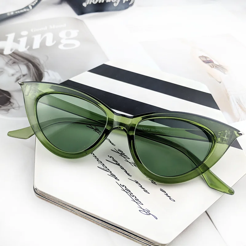 Transparent Green Cat's Eye Sunglasses For Women Small Frame Fashion Frontier Classic Vintage Personalized Mirror Sun Glasses
Transparent Green Cat's Eye Sunglasses For Women Small Frame Fashion Frontier Classic Vintage Personalized Mirror Sun Glasses
