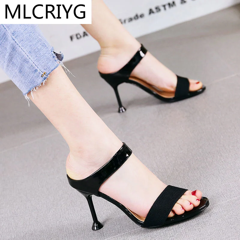 Летние женские тапочки, новинка 2021, модные удобные пикантные сандалии из искусственной кожи на высоком каблуке-шпильке, пляжные тапочки с о...
Летние женские тапочки, новинка 2021, модные удобные пикантные сандалии из искусственной кожи на высоком каблуке-шпильке, пляжные тапочки с о...