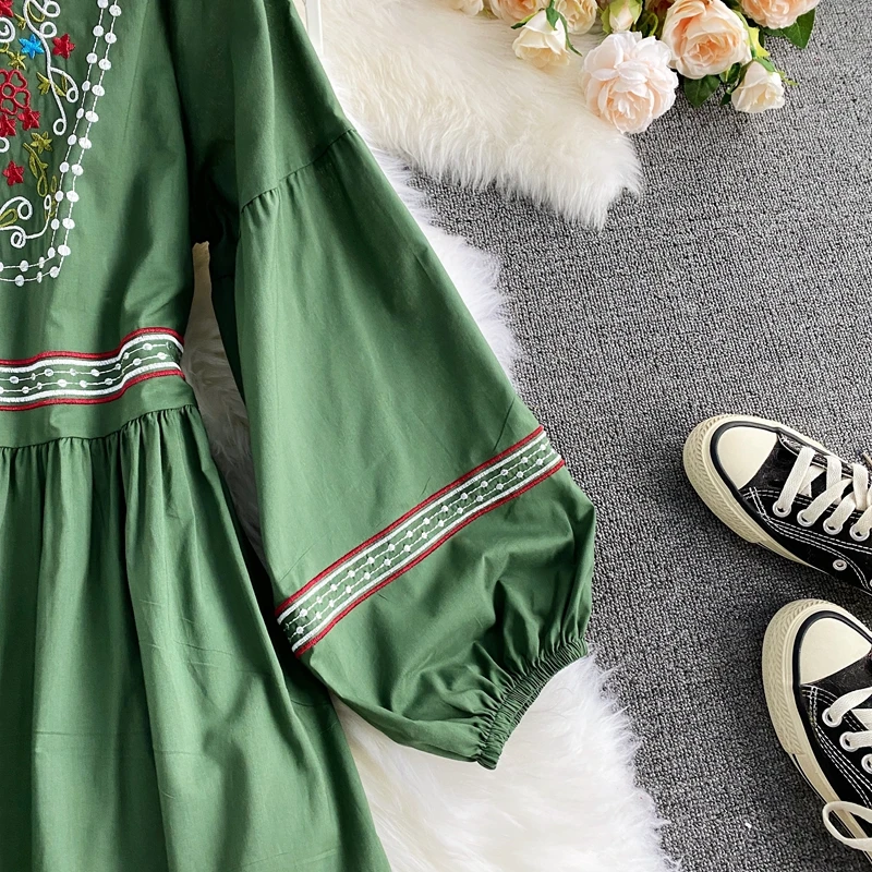 Bohemian Flower Embroidered Long Dress Women Tassel Long Sleeve Vestidos Female Vacation Beach Robe Autumn Winter 2021 Fashion
Bohemian Flower Embroidered Long Dress Women Tassel Long Sleeve Vestidos Female Vacation Beach Robe Autumn Winter 2021 Fashion