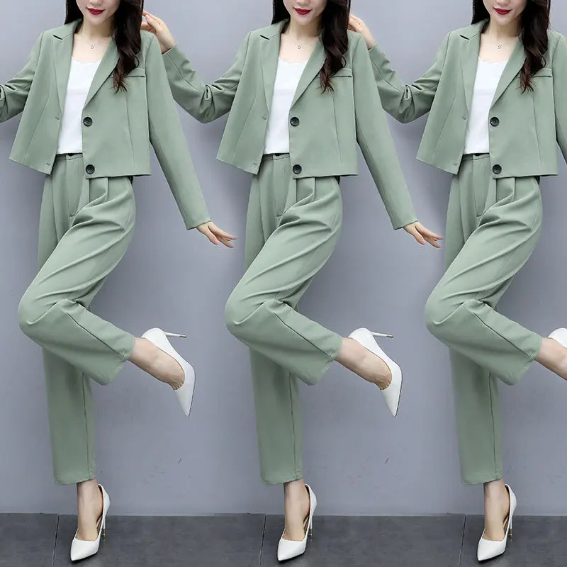 Ladies suit autumn new fashion single-breasted short shirt elastic waist pants suit temperament women's two-piece suit
Ladies suit autumn new fashion single-breasted short shirt elastic waist pants suit temperament women's two-piece suit