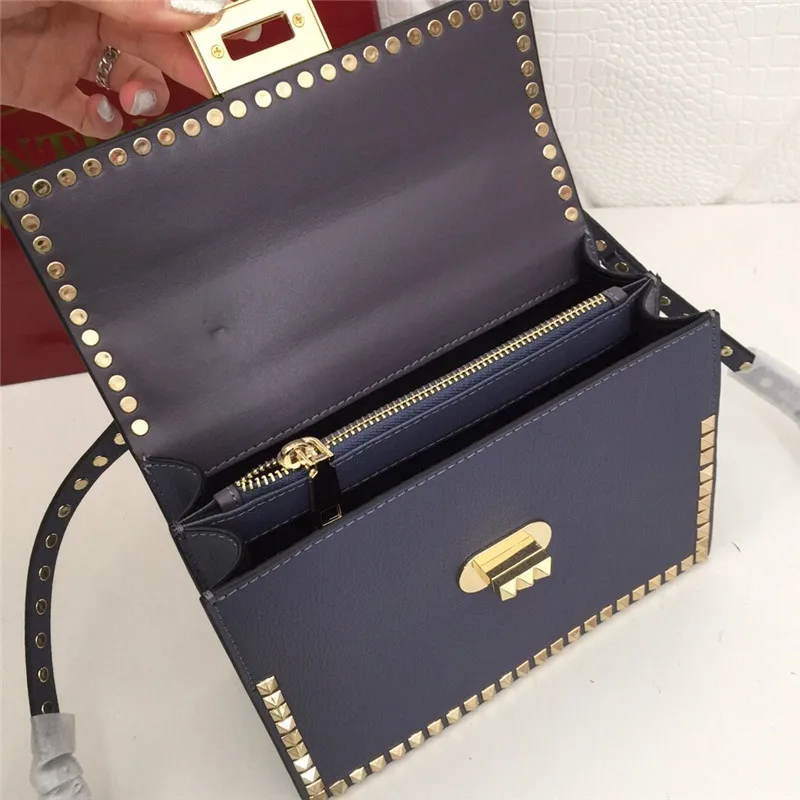 Fashionable versatile messenger bag autumn / winter 2020 new ins rivet flap small square bag leather one shoulder women's bag
Fashionable versatile messenger bag autumn / winter 2020 new ins rivet flap small square bag leather one shoulder women's bag