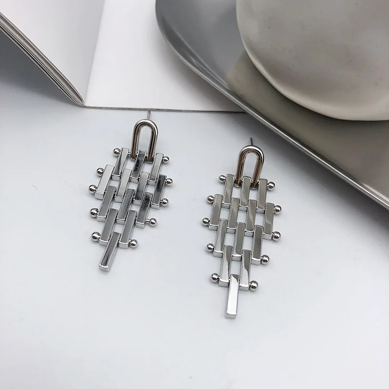 Stitching Earrings Female Fashion Exaggerated Personality Triangle Folding S925 Silver Needle Earrings Temperament Girl Earrings
Stitching Earrings Female Fashion Exaggerated Personality Triangle Folding S925 Silver Needle Earrings Temperament Girl Earrings