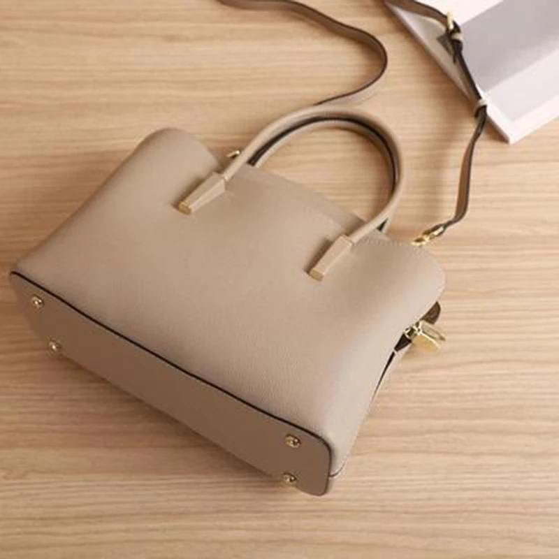 2021 new women's bag large handbag Single Shoulder Messenger fashion women's bag large capacity leisure
2021 new women's bag large handbag Single Shoulder Messenger fashion women's bag large capacity leisure