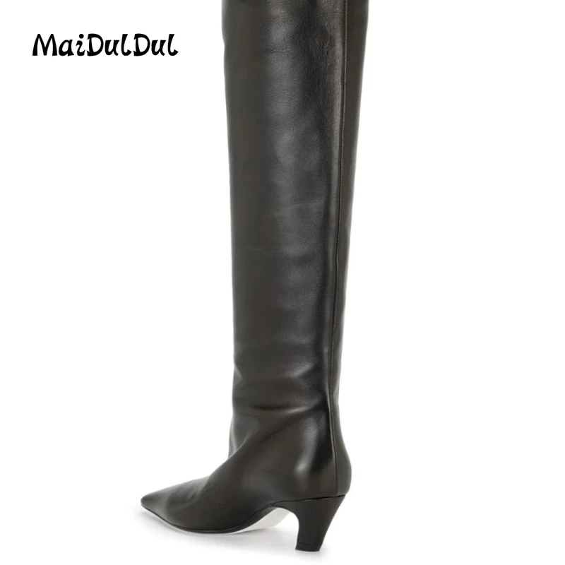 Women's Profiled Heel Solid Color Sleeve Simple Square Toe High Boots Winter Women Mid-heel Regular Rubber Sole Fashion Boots
Women's Profiled Heel Solid Color Sleeve Simple Square Toe High Boots Winter Women Mid-heel Regular Rubber Sole Fashion Boots