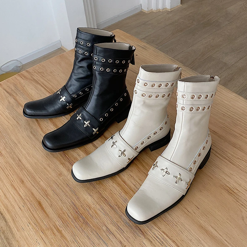 2020 Unique design Genuine leather Riding boots Women boots Motorcycle boots The rivet hole New winter Women shoes boots
2020 Unique design Genuine leather Riding boots Women boots Motorcycle boots The rivet hole New winter Women shoes boots