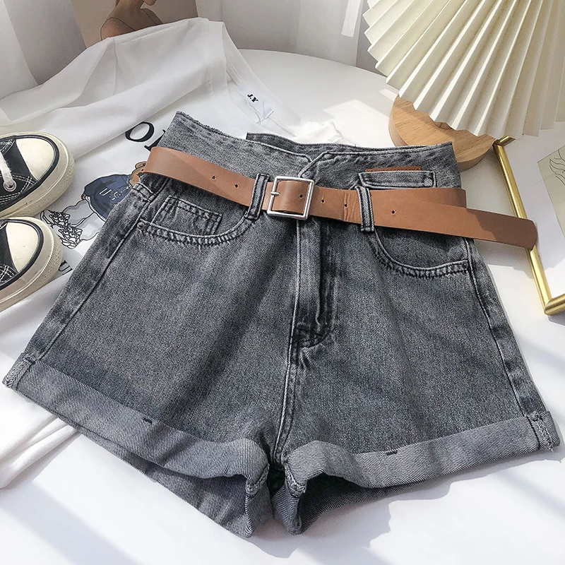 Hemming high waist denim wide-leg pants women's early spring Korean version of wild loose thin A-line short hot pants with belt
Hemming high waist denim wide-leg pants women's early spring Korean version of wild loose thin A-line short hot pants with belt