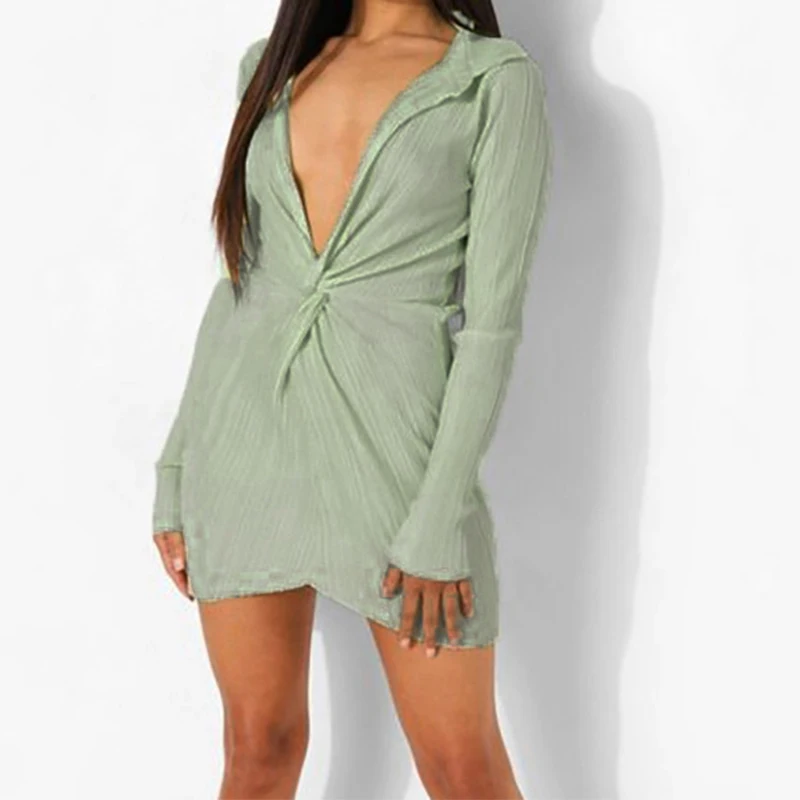 Pleated Turn-Down Collar Blouse Dress Women Sexy Long Sleeve Low Cut Mini Dresses Solid Streetwear Female Shirt Vestidos
Pleated Turn-Down Collar Blouse Dress Women Sexy Long Sleeve Low Cut Mini Dresses Solid Streetwear Female Shirt Vestidos