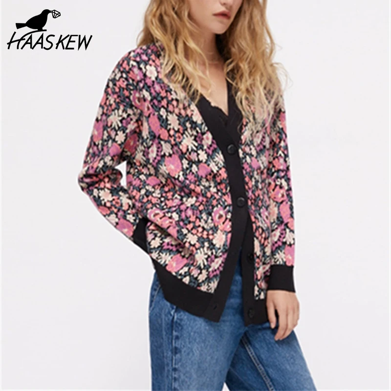 HAASKEW Women Vintage Floral Printed Knitted Cardigans Sweater Chic V Neck Long Sleeve Outerwear Tops Female Fashion Coat
HAASKEW Women Vintage Floral Printed Knitted Cardigans Sweater Chic V Neck Long Sleeve Outerwear Tops Female Fashion Coat