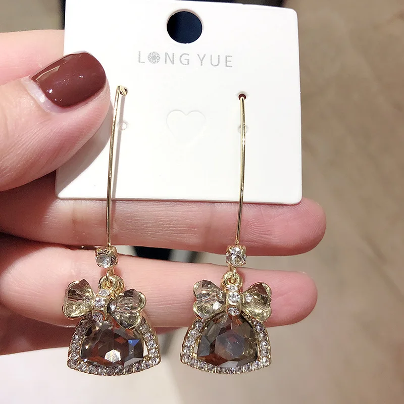 East Gate Manual Senior Triangle Crystal Bow Semi-circle Metal Ring Pendeloque Cut Earrings Ear Nail
East Gate Manual Senior Triangle Crystal Bow Semi-circle Metal Ring Pendeloque Cut Earrings Ear Nail