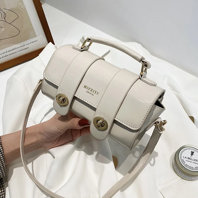 New Bolsos Tote Mujer 2021 Hot Sale Designer Bread Bag Fashion Double Lock Messenger Shoulder Bag Portable Patent Leather Pouch
New Bolsos Tote Mujer 2021 Hot Sale Designer Bread Bag Fashion Double Lock Messenger Shoulder Bag Portable Patent Leather Pouch
