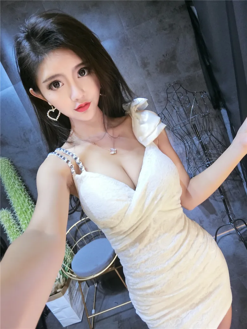 female slim fit bag hip split base sling deep V-neck low-cut sexy nightclub dress Office Lady Polyester
female slim fit bag hip split base sling deep V-neck low-cut sexy nightclub dress Office Lady Polyester