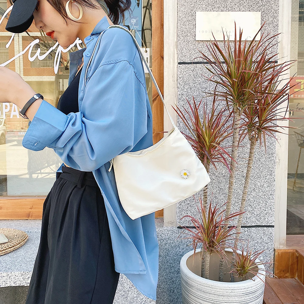 Simple Canvas Women Handbag Daisy Flower Travel Daily Totes Portable Ladies Casual Underarm Shoulder Bags Female Purse
Simple Canvas Women Handbag Daisy Flower Travel Daily Totes Portable Ladies Casual Underarm Shoulder Bags Female Purse