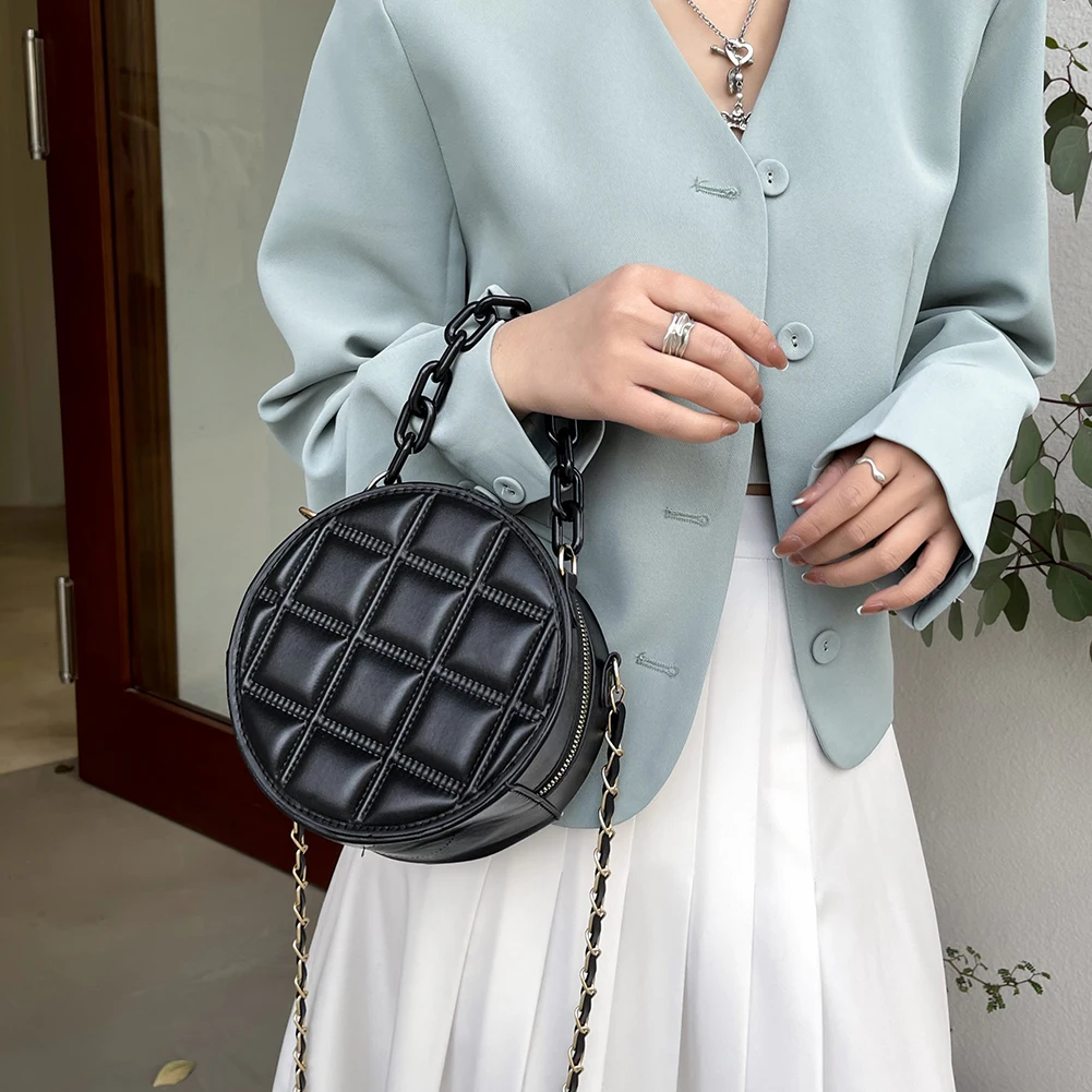 2021 Pleated Female Retro Checker Pattern Messenger Bag Casual Women Chain PU Pure Color Round Purse Women Handbag
2021 Pleated Female Retro Checker Pattern Messenger Bag Casual Women Chain PU Pure Color Round Purse Women Handbag
