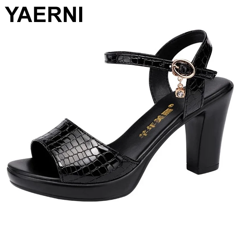 YAERNI New Fashion 2021 Women Sandals Big Size Red Patent Leather Shoes Block Heels Summer Sandals Open Toe for Ladies Office
YAERNI New Fashion 2021 Women Sandals Big Size Red Patent Leather Shoes Block Heels Summer Sandals Open Toe for Ladies Office