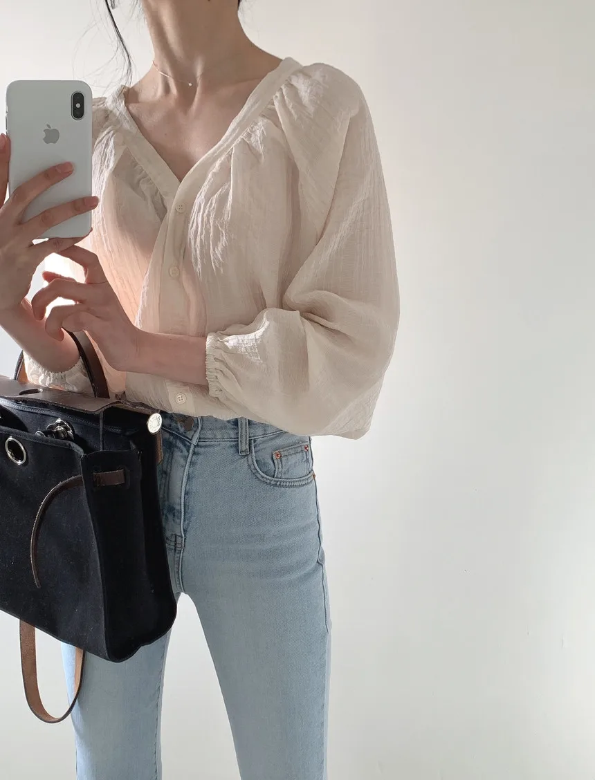 Korean Chic Gentle Sweet Western Style All-Matching Youthful-Looking Long Sleeve V-neck Shirt Women's Design Sense Niche Top
Korean Chic Gentle Sweet Western Style All-Matching Youthful-Looking Long Sleeve V-neck Shirt Women's Design Sense Niche Top