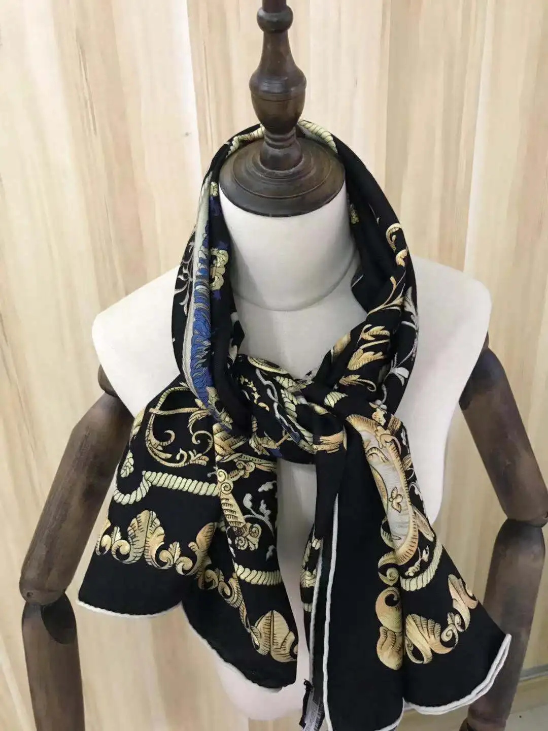 2021 new arrival autumn winter classic black 140*140 cm animal scarf 70% cashmere 30% silk scarf wrap for women lady girl
2021 new arrival autumn winter classic black 140*140 cm animal scarf 70% cashmere 30% silk scarf wrap for women lady girl