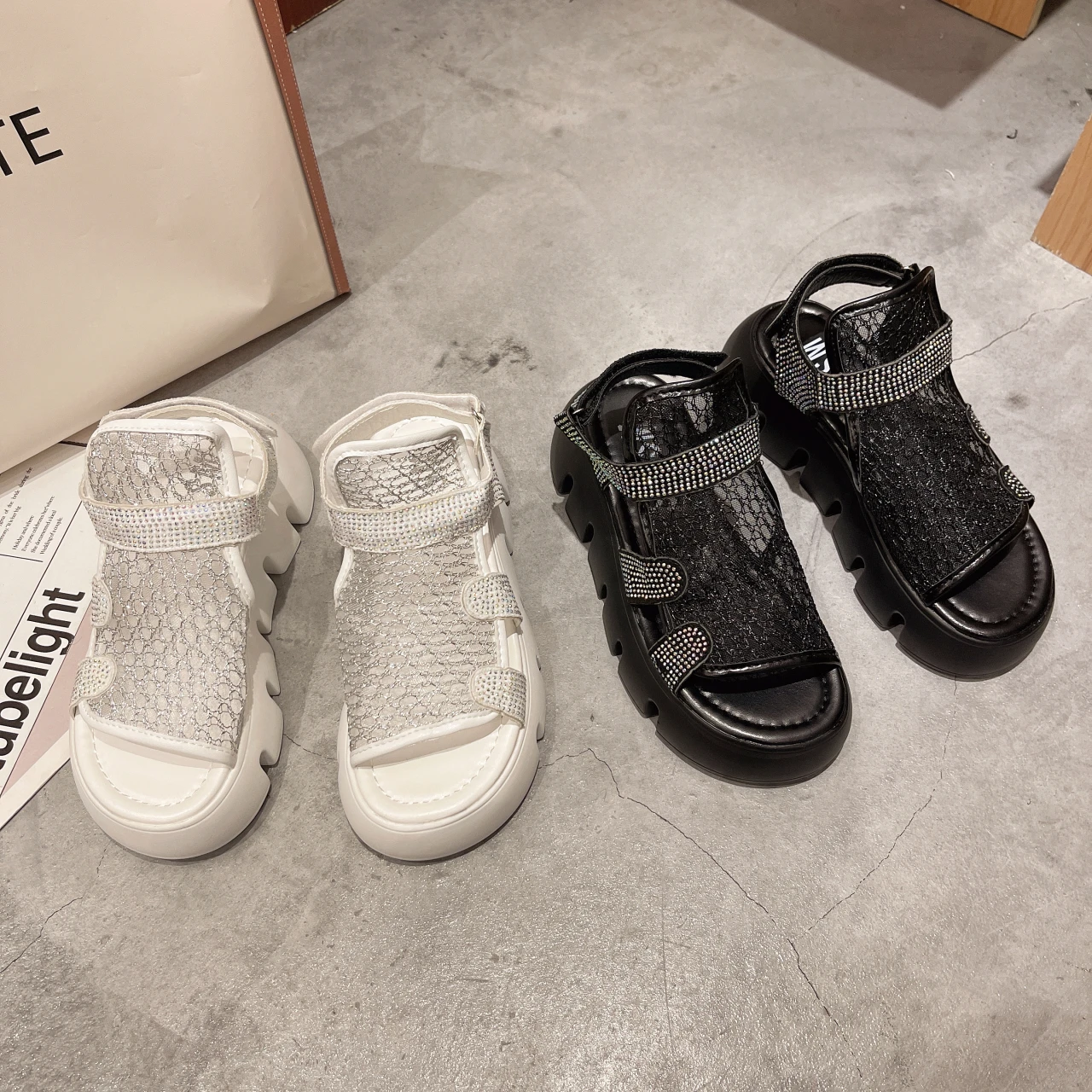 2021 Summer Sandals Black Joker Casual Mesh Shoes Breathable Hollow Fashion Wear-resistant Platform Shoes 
2021 Summer Sandals Black Joker Casual Mesh Shoes Breathable Hollow Fashion Wear-resistant Platform Shoes