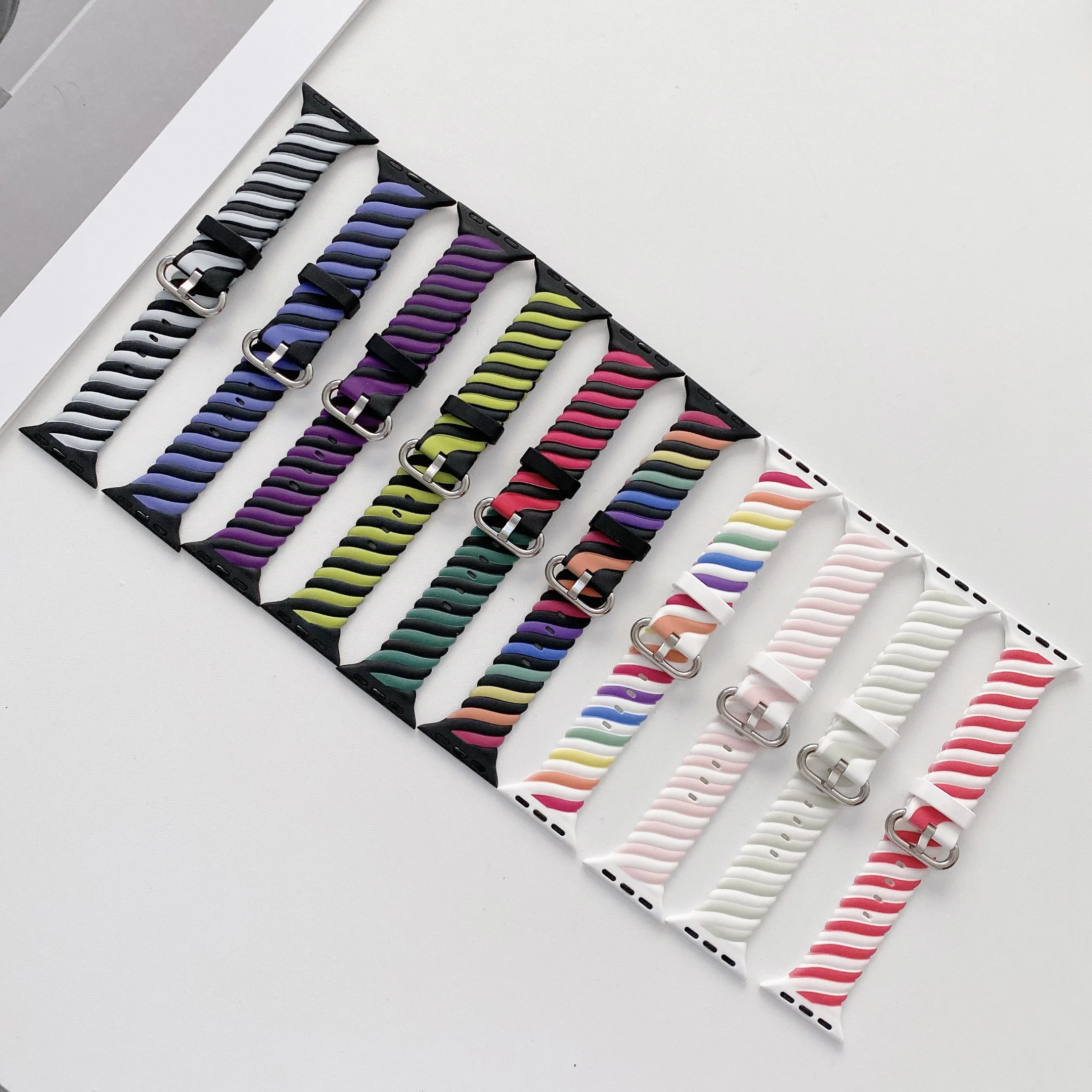 Two-tone Soft silicone strap For Apple watch 7 41mm 45mm 6 5 4 SE 44mm 40mm replacement bracelet band For iwatch 3 2 1 42mm 38mm
Two-tone Soft silicone strap For Apple watch 7 41mm 45mm 6 5 4 SE 44mm 40mm replacement bracelet band For iwatch 3 2 1 42mm 38mm
