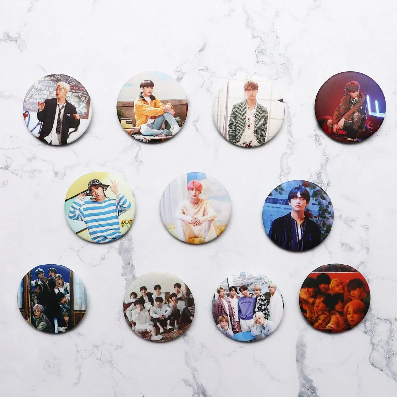 Брошь-значок для альбома KPOP Bangtan Boys, аксессуары для одежды, шляпы, рюкзака, модное индивидуальное украшение для фанатов
Брошь-значок для альбома KPOP Bangtan Boys, аксессуары для одежды, шляпы, рюкзака, модное индивидуальное украшение для фанатов
