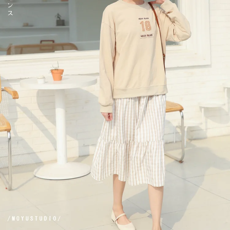 Japanese milk tea Plaid Mini fresh skirt women's spring and summer mid length high waist a-sub skirt 2021 new student
Japanese milk tea Plaid Mini fresh skirt women's spring and summer mid length high waist a-sub skirt 2021 new student