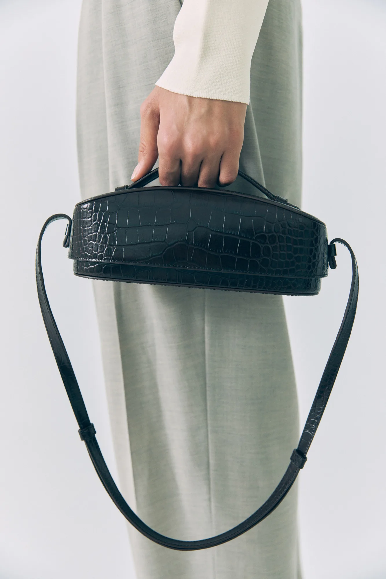 FIRMRANCH Korean Stylish Brand Personality Design Solid Color Cool Crocodile Genuine Leather Shoulder Crossbody Box Female Bag
FIRMRANCH Korean Stylish Brand Personality Design Solid Color Cool Crocodile Genuine Leather Shoulder Crossbody Box Female Bag