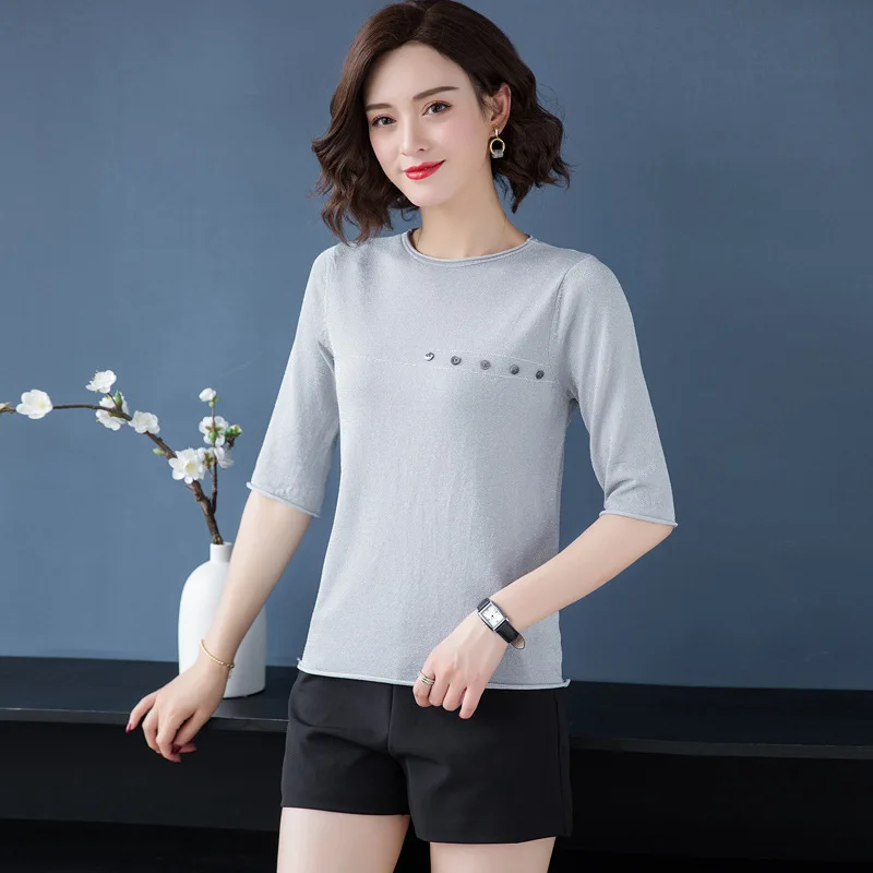 Summer new round neck solid color five-point sleeve button decoration knitted T-shirt women gray
Summer new round neck solid color five-point sleeve button decoration knitted T-shirt women gray