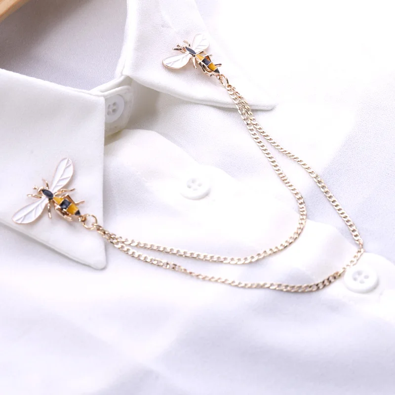 Cute Bee Pendant Chained Brooch Anime Alloy Metal Linked Animal Crossing Pins Cute Fashion Party Wedding Jewelry Gifts For Women
Cute Bee Pendant Chained Brooch Anime Alloy Metal Linked Animal Crossing Pins Cute Fashion Party Wedding Jewelry Gifts For Women