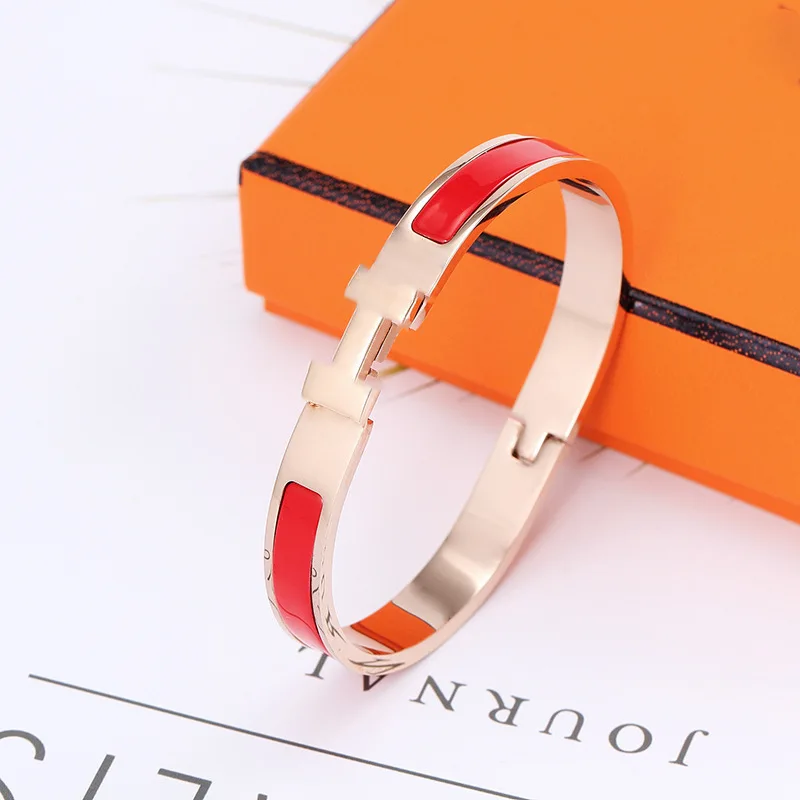 2021 NEW Trend H Letter Women's Stainless Steel Bracelet Couple Fashion Jewelry Electroplate Black White Enamel Accessories
2021 NEW Trend H Letter Women's Stainless Steel Bracelet Couple Fashion Jewelry Electroplate Black White Enamel Accessories